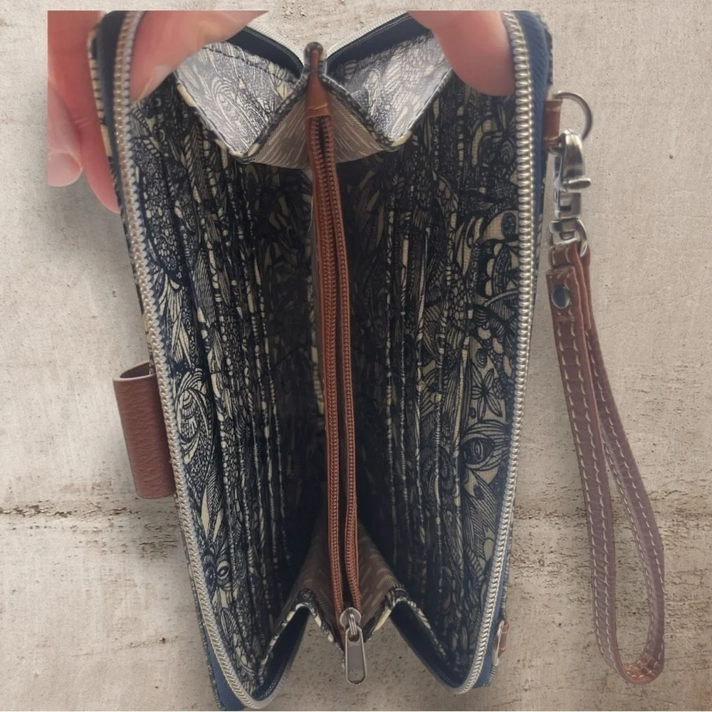 Sakroots Artist Circle Smartphone Wallet, Detachable Wristlet Strap Navy & Tan